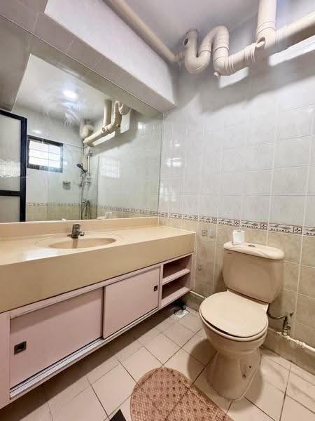 202A Compassvale Drive, 202A Compassvale Drive, Hougang / Punggol / Sengkang, 4 Bedrooms, 1,399 sqft, HDB Flat For Rent, by Joey Lim, 25599874 - Bathroom - PropertyGuru.com.sg