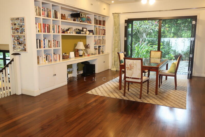 CASUAL DINING ROOM
