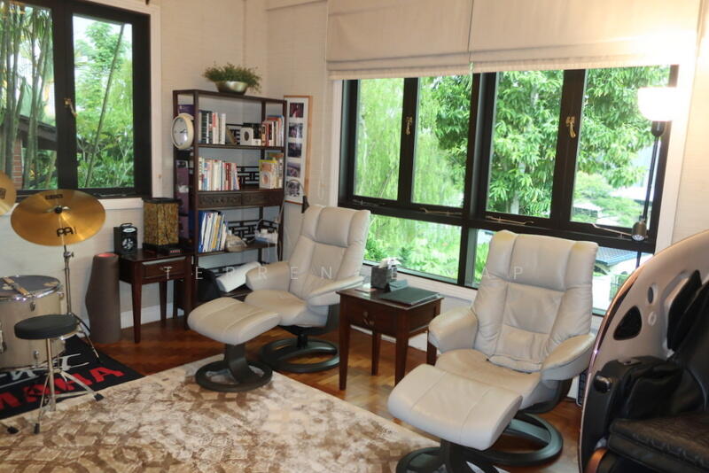 4 BIG ROOMS SURROUNDED BY GREENERY