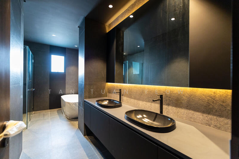 Master toilet