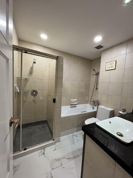 Master bedroom toilet 