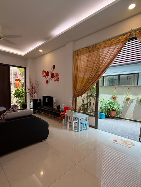 Jalan Harom Setangkai, Jalan Harom Setangkai, Tanglin / Holland / Bukit Timah, 6 Bedrooms, 4,600 sqft, Semi-Detached House For Rent, by Lee Char Seng, 25600836 - PropertyGuru.com.sg