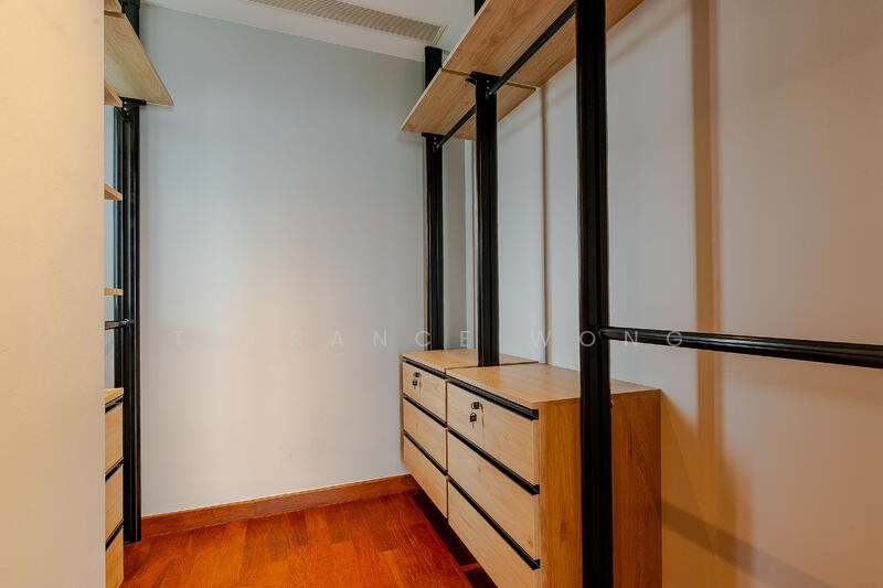 walk-in wardrobe