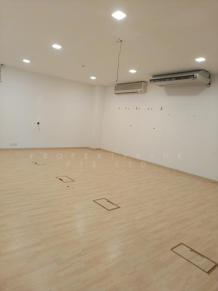 Prime Location Near Paya Lebar MRT |High-Ceiling | Heavy Power, , 5,832 sqft, Light Industrial (B1) For Rent, by SHARON, 25602343 - CommercialGuru.com.sg