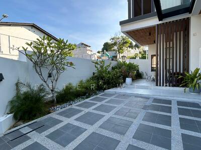 For Sale - Greenwood Ave Semi-D