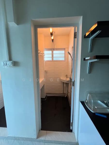 2 Lorong Lew Lian, 2 Lorong Lew Lian, 2 Bedrooms, 785 sqft, HDB Flat For Rent, by George Lim, 25602906 - Bathroom - PropertyGuru.com.sg
