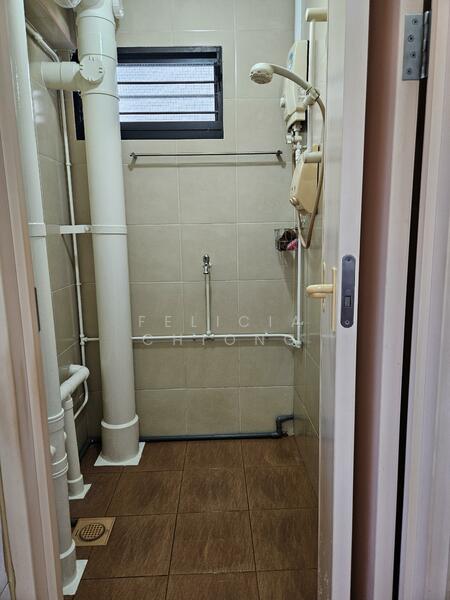 5 Tanjong Pagar Plaza, 5 Tanjong Pagar Plaza, 2 Bedrooms, 635 sqft, HDB Flat For Rent, by Felicia Chiong, 25603381 - Bathroom - PropertyGuru.com.sg