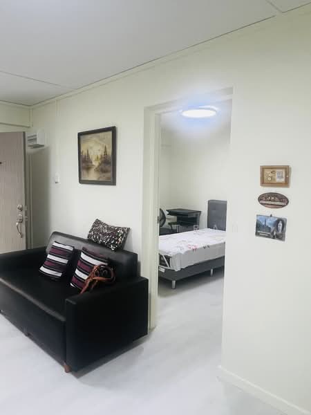98 Lorong 1 Toa Payoh, 98 Lorong 1 Toa Payoh, Room Rental, 130 sqft, HDB Flat For Rent, by Jenny Tran, 25604171 - PropertyGuru.com.sg