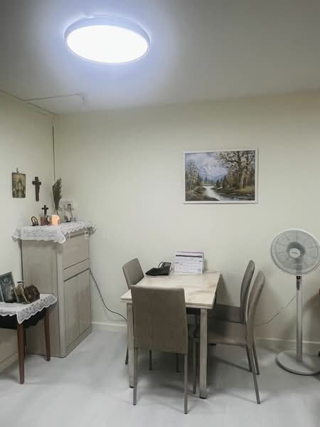 98 Lorong 1 Toa Payoh, 98 Lorong 1 Toa Payoh, Room Rental, 130 sqft, HDB Flat For Rent, by Jenny Tran, 25604171 - PropertyGuru.com.sg