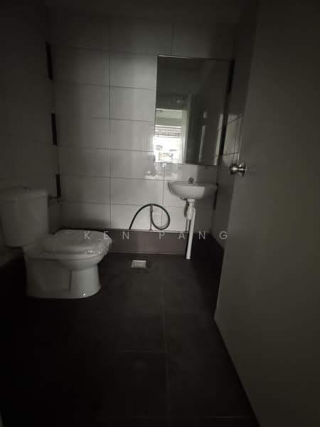 Northstar @ Amk, 7030 Ang Mo Kio Avenue 5, 3,250 sqft, Light Industrial (B1) For Sale, by Ken Pang, 25605198 - Bathroom - CommercialGuru.com.sg