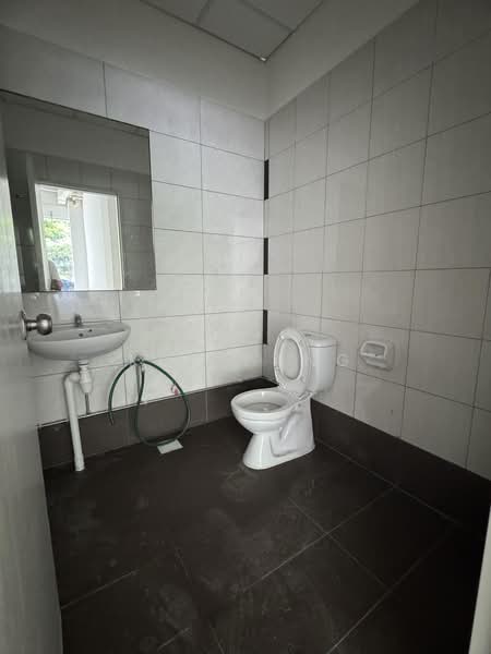 Northstar @ Amk, 7030 Ang Mo Kio Avenue 5, 3,250 sqft, Light Industrial (B1) For Sale, by Ken Pang, 25605198 - Bathroom - CommercialGuru.com.sg
