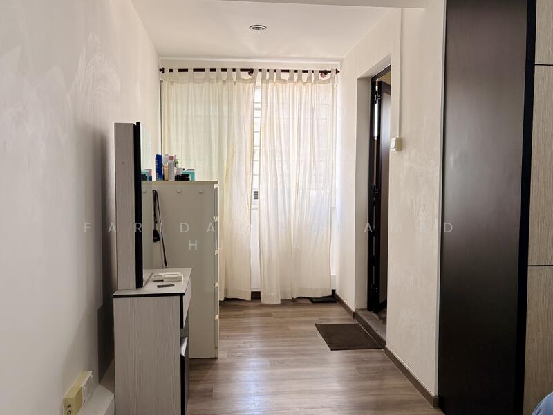 451 Pasir Ris Drive 6 HDB Flat For Sale at S$ 670,000 | PropertyGuru Singapore - Master Bedroom