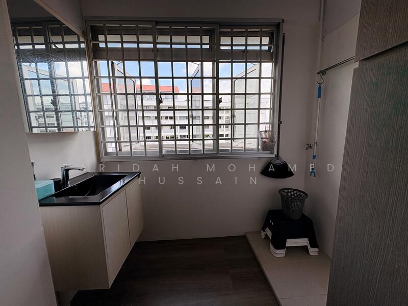 451 Pasir Ris Drive 6 HDB Flat For Sale at S$ 670,000 | PropertyGuru Singapore - Utility Area