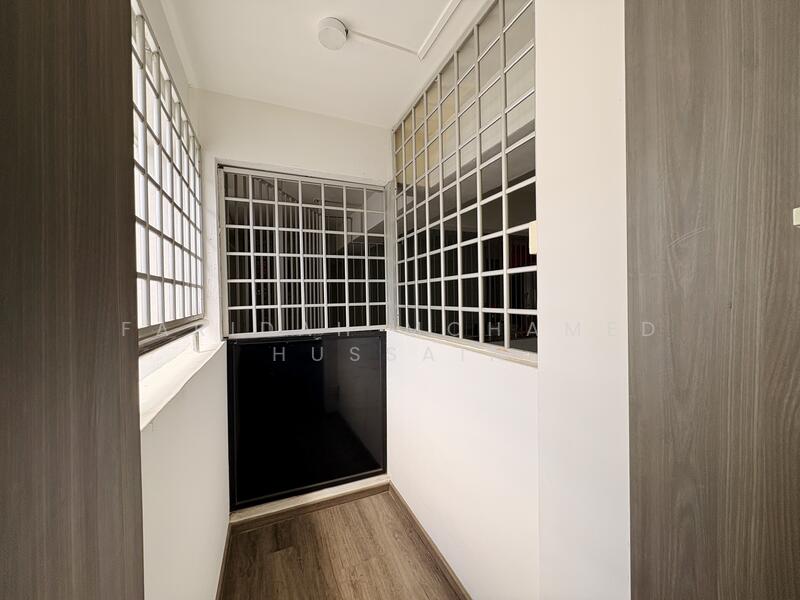 451 Pasir Ris Drive 6 HDB Flat For Sale at S$ 670,000 | PropertyGuru Singapore - Balcony