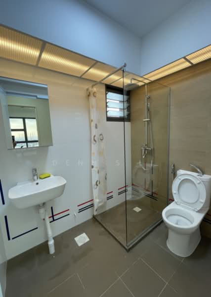 445A Clementi Avenue 3, 445A Clementi Avenue 3, 3 Bedrooms, 900 sqft, HDB Flat For Rent, by Dennis Li, 25606163 - Bathroom - PropertyGuru.com.sg