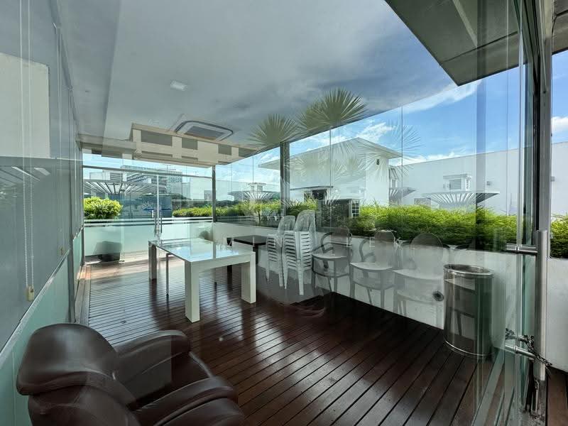 One Oxley Rise, 1 Oxley Rise, Orchard / River Valley, 2 Bedrooms, 721 sqft, Apartment For Sale, by Jasmine Lek, 25606379 - Balcony - PropertyGuru.com.sg