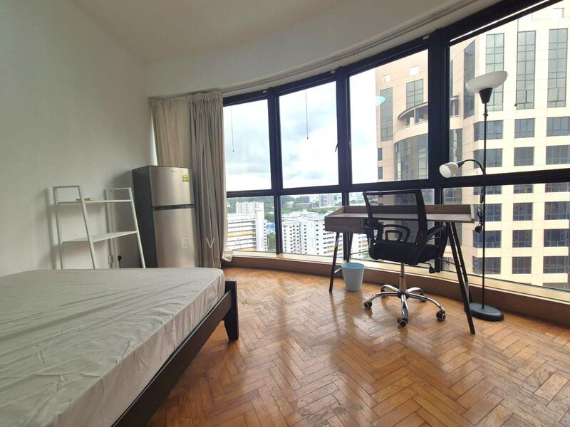 For Rent - Master Room at Heritage View!