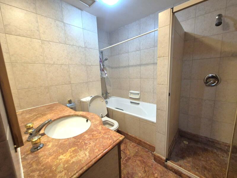 For Rent - Master Room at Heritage View!