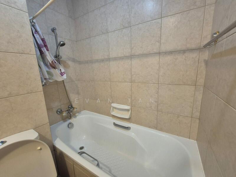 For Rent - Master Room at Heritage View!