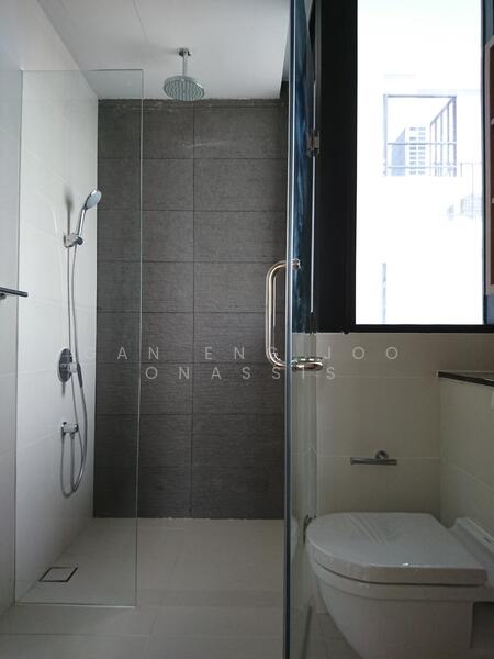 The Trilinq, 28A Jalan Lempeng, 3 Bedrooms, 915 sqft, Condominium For Rent, by Gan Eng Joo ONASSIS, 25607229 - Bathroom - PropertyGuru.com.sg