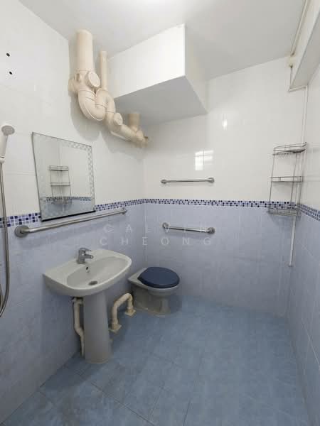 56 Geylang Bahru, 56 Geylang Bahru, 3 Bedrooms, 1,259 sqft, HDB Flat For Sale, by Calvin Cheong, 25607368 - Common Bath - PropertyGuru.com.sg