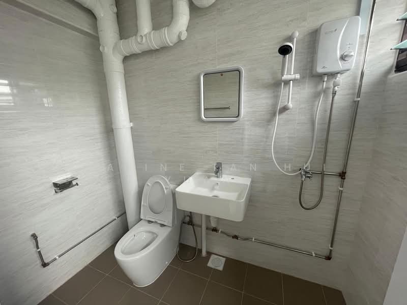 952 Jurong West Street 91, 952 Jurong West Street 91, Room Rental, 150 sqft, HDB Flat For Rent, by Sharine Tan Hui Yuan, 25607524 - Bathroom - PropertyGuru.com.sg