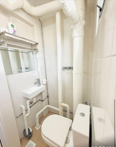 421 Jurong West Street 42, 421 Jurong West Street 42, Room Rental, 958 sqft, HDB Flat For Rent, by Jim Chia, 25608797 - Bathroom - PropertyGuru.com.sg