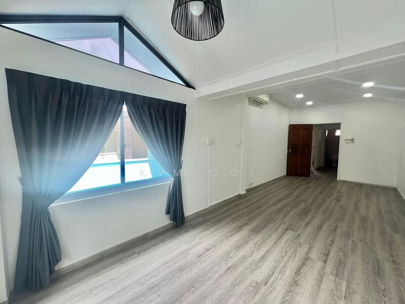 Pasir Panjang Gardens, Jalan Mas Puteh, 5 Bedrooms, 3,600 sqft, Terraced House For Rent, by Kim Ooi, 25608937 - Living Room - PropertyGuru.com.sg