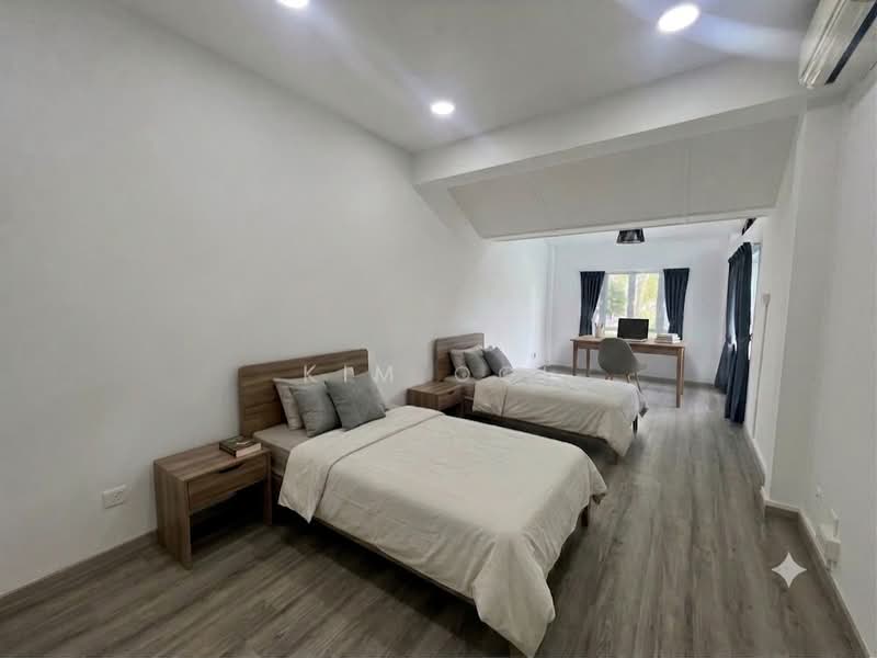 Pasir Panjang Gardens, Jalan Mas Puteh, 5 Bedrooms, 3,600 sqft, Terraced House For Rent, by Kim Ooi, 25608937 - Bedroom - PropertyGuru.com.sg