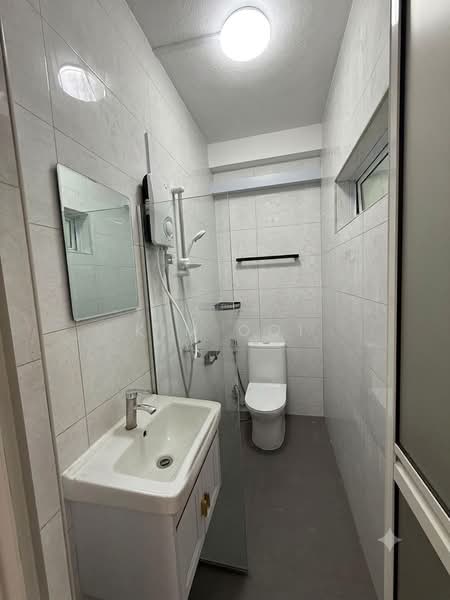 Pasir Panjang Gardens, Jalan Mas Puteh, 5 Bedrooms, 3,600 sqft, Terraced House For Rent, by Kim Ooi, 25608937 - Bathroom - PropertyGuru.com.sg