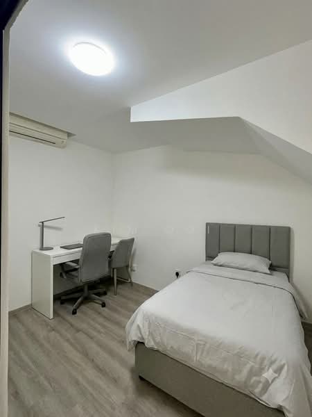 Pasir Panjang Gardens, Jalan Mas Puteh, 5 Bedrooms, 3,600 sqft, Terraced House For Rent, by Kim Ooi, 25608937 - Bedroom - PropertyGuru.com.sg