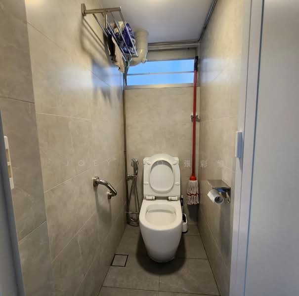 4 Ghim Moh Road, 4 Ghim Moh Road, 2 Bedrooms, 700 sqft, HDB Flat For Rent, by Joey Teo 張彩億, 25609377 - Bathroom - PropertyGuru.com.sg