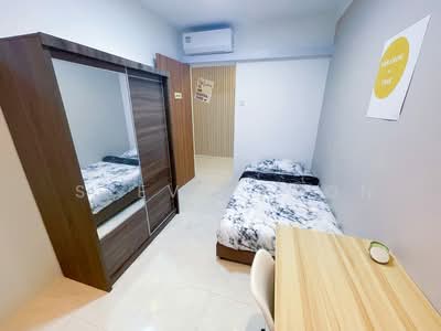 For Rent - Elias Green