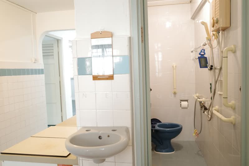 87 Commonwealth Close, 87 Commonwealth Close, 2 Bedrooms, 621 sqft, HDB Flat For Sale, by Chantelle Quek, 25609688 - Bathroom - PropertyGuru.com.sg