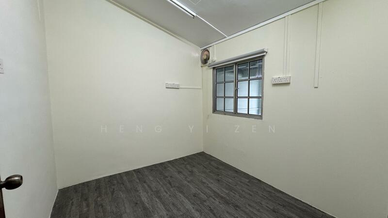 Jalan Besar Shophouse Office with 2 Toilets, Move in ready, Jalan Besar Road, Beach Road / Bugis / Rochor, 915 sqft, Office For Rent, by Heng Yi Zen, 25609853 - Study - CommercialGuru.com.sg