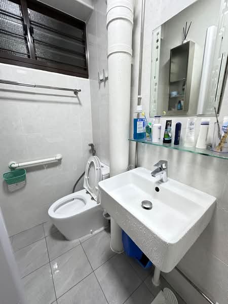 272 Bangkit Road, 272 Bangkit Road, Room Rental, 1,313 sqft, HDB Flat For Rent, by Young Chng, 25609865 - Bathroom - PropertyGuru.com.sg