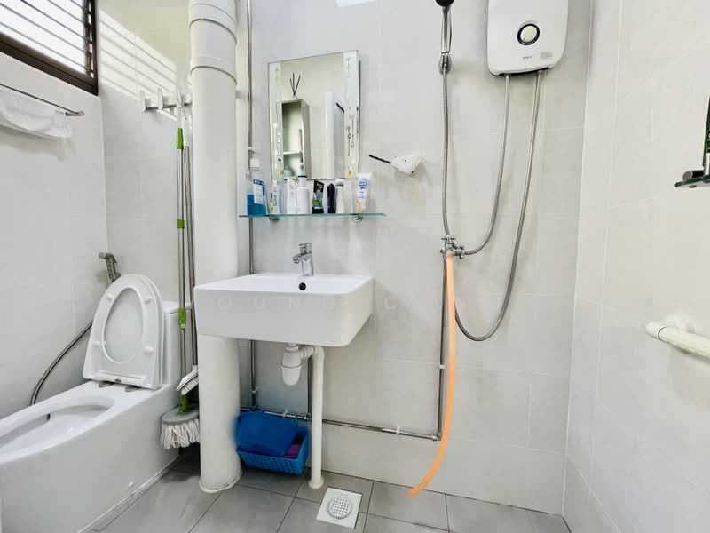 272 Bangkit Road, 272 Bangkit Road, Room Rental, 1,313 sqft, HDB Flat For Rent, by Young Chng, 25609865 - Bathroom - PropertyGuru.com.sg