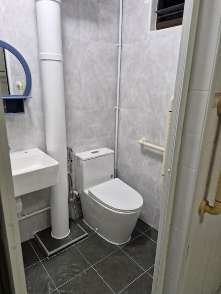 205 Choa Chu Kang Central, 205 Choa Chu Kang Central, 3 Bedrooms, 1,119 sqft, HDB Flat For Sale, by SH Liew, 25609929 - Bathroom - PropertyGuru.com.sg