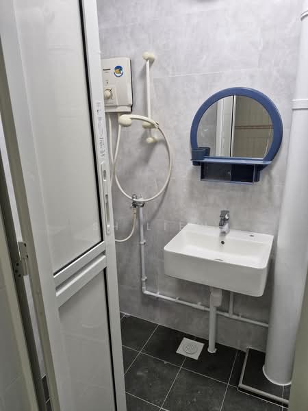 205 Choa Chu Kang Central, 205 Choa Chu Kang Central, 3 Bedrooms, 1,119 sqft, HDB Flat For Sale, by SH Liew, 25609929 - Bathroom - PropertyGuru.com.sg