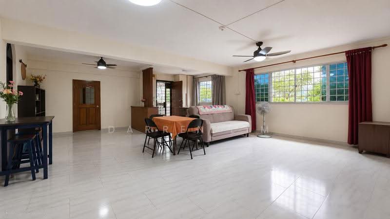 175 Bishan Street 13, 175 Bishan Street 13, 3 Bedrooms, 1,302 sqft, HDB Flat For Sale, by Darren Lim, 25610778 - Living Room - PropertyGuru.com.sg