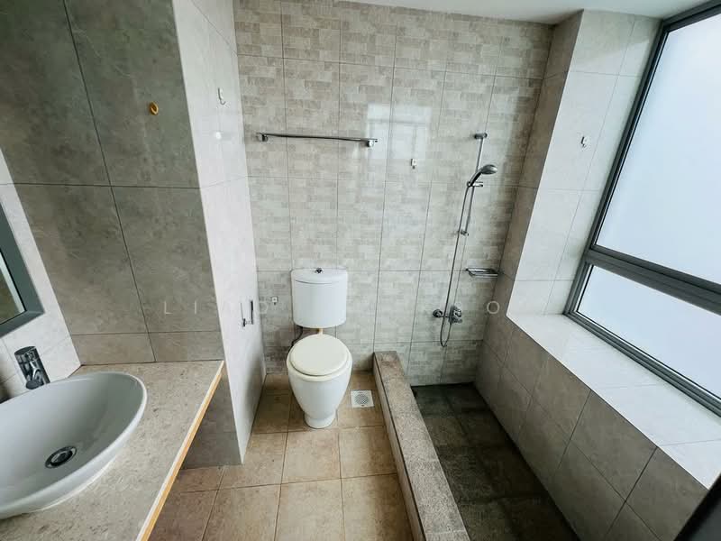 The Lakeshore, 29 Jurong West Street 41, 2 Bedrooms, 872 sqft, Condominium For Rent, by Liao Jackson, 25610944 - Bathroom - PropertyGuru.com.sg