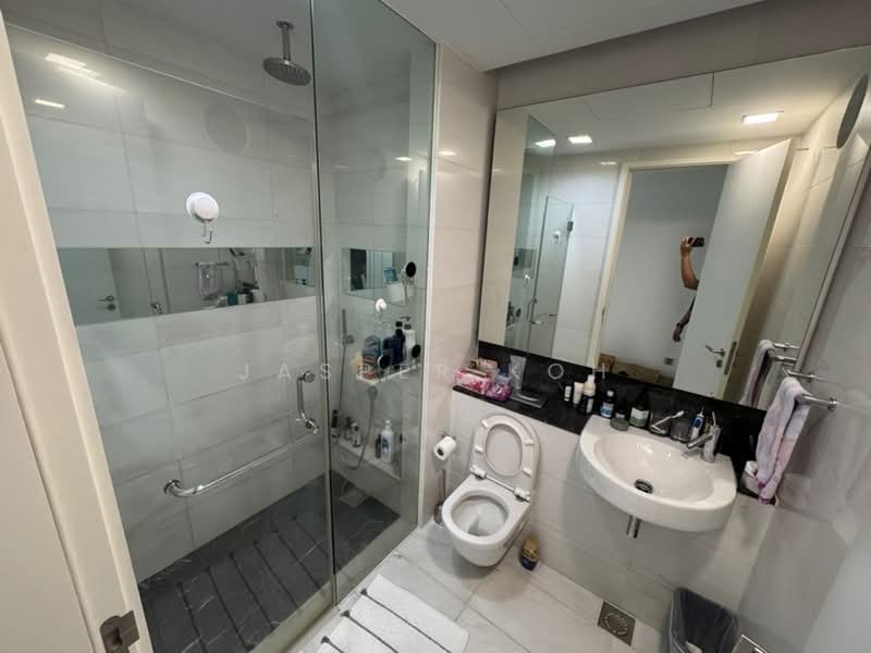 Reflections at Keppel Bay, 3 Keppel Bay View, 2 Bedrooms, 1,066 sqft, Condominium For Sale, by Jasper Koh, 25610987 - Common bath - PropertyGuru.com.sg