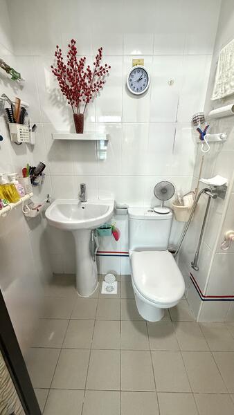 Master Bedroom Toilet