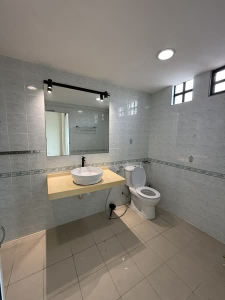 Hong Lee Place, Hong Lee Place, 4 Bedrooms, 3,441 sqft, Terraced House For Sale, by KK Lee, 25611713 - Bathroom - PropertyGuru.com.sg