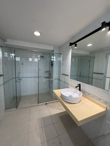 Hong Lee Place, Hong Lee Place, 4 Bedrooms, 3,441 sqft, Terraced House For Sale, by KK Lee, 25611713 - Bathroom - PropertyGuru.com.sg