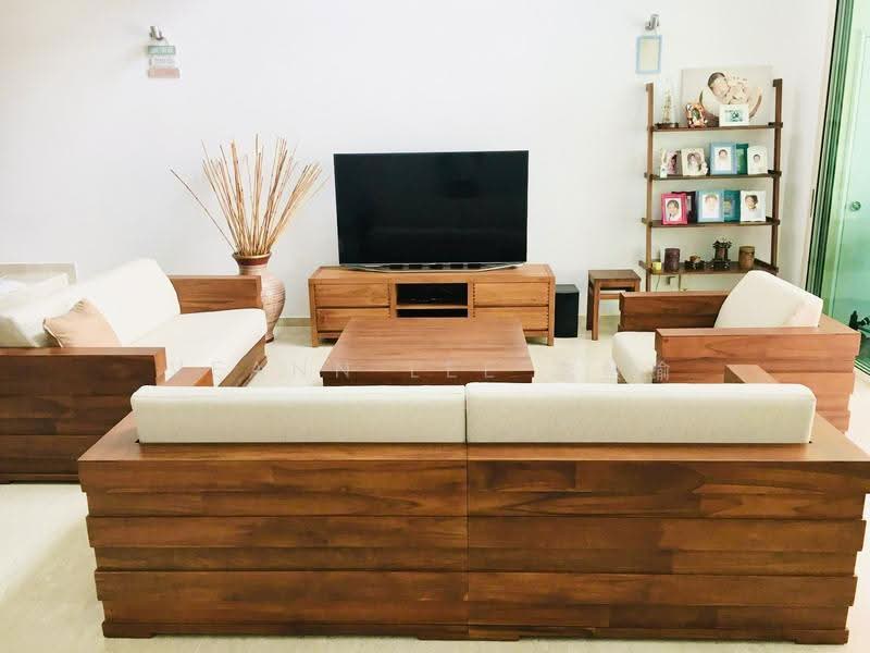 Eastwood Walk Gardens, Eastwood Walk, Bedok / Upper East Coast, 5 Bedrooms, 4,500 sqft, Terraced House For Rent, by Veann Lee 李慧瑜, 25611789 - Living Room - PropertyGuru.com.sg