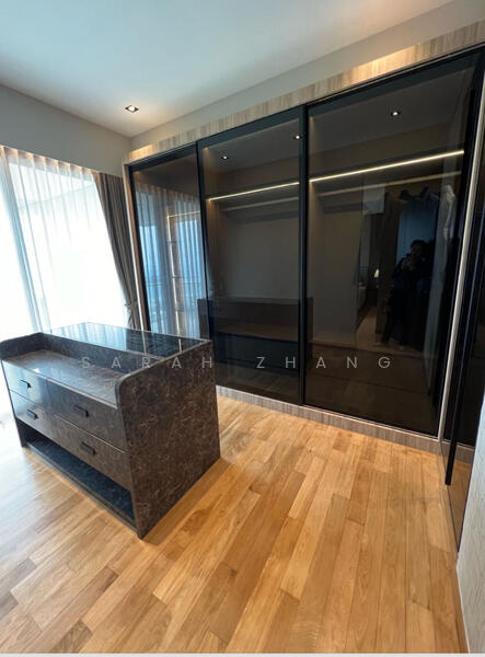 Master Bedroom walk in closet