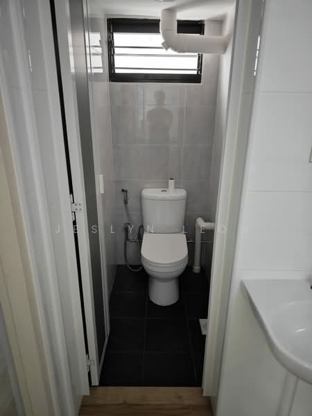 162 Mei Ling Street, 162 Mei Ling Street, 2 Bedrooms, 650 sqft, HDB Flat For Rent, by Jeslyn Leow, 25612898 - Bathroom - PropertyGuru.com.sg