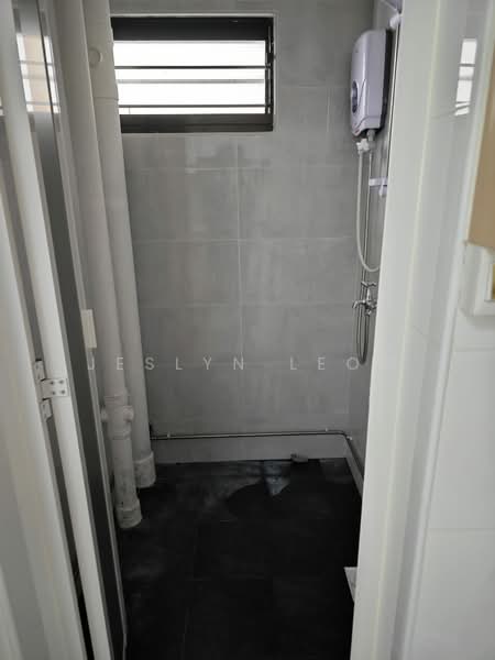 162 Mei Ling Street, 162 Mei Ling Street, 2 Bedrooms, 650 sqft, HDB Flat For Rent, by Jeslyn Leow, 25612898 - Bathroom - PropertyGuru.com.sg