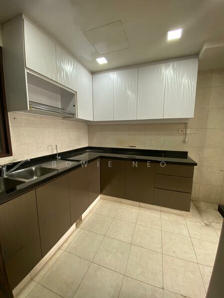 Lakeholmz Condominium For Sale at S$ 2,380,000 | PropertyGuru Singapore - Kitchen